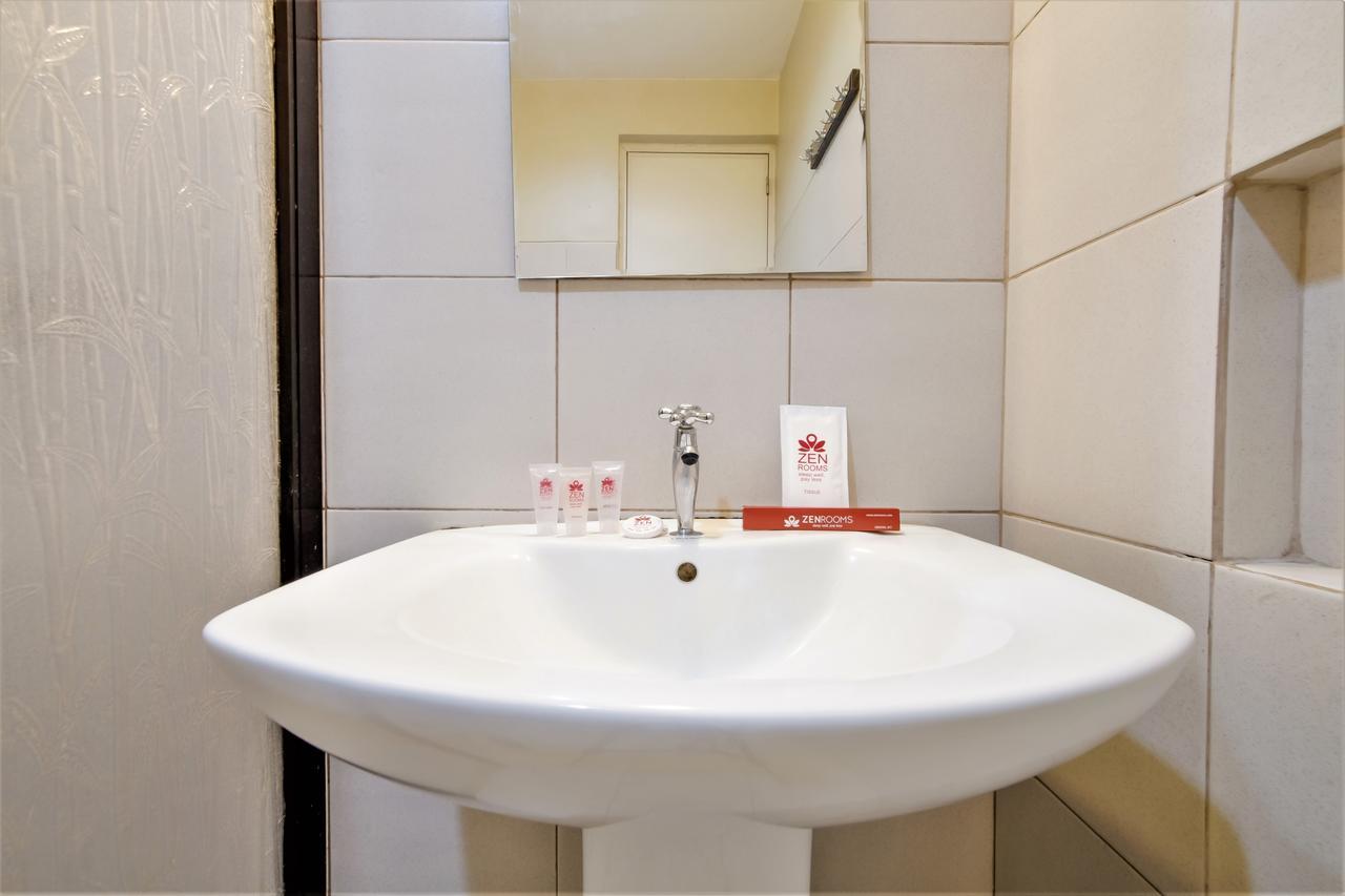 Zen Rooms Basic Aurora 파사이 외부 사진