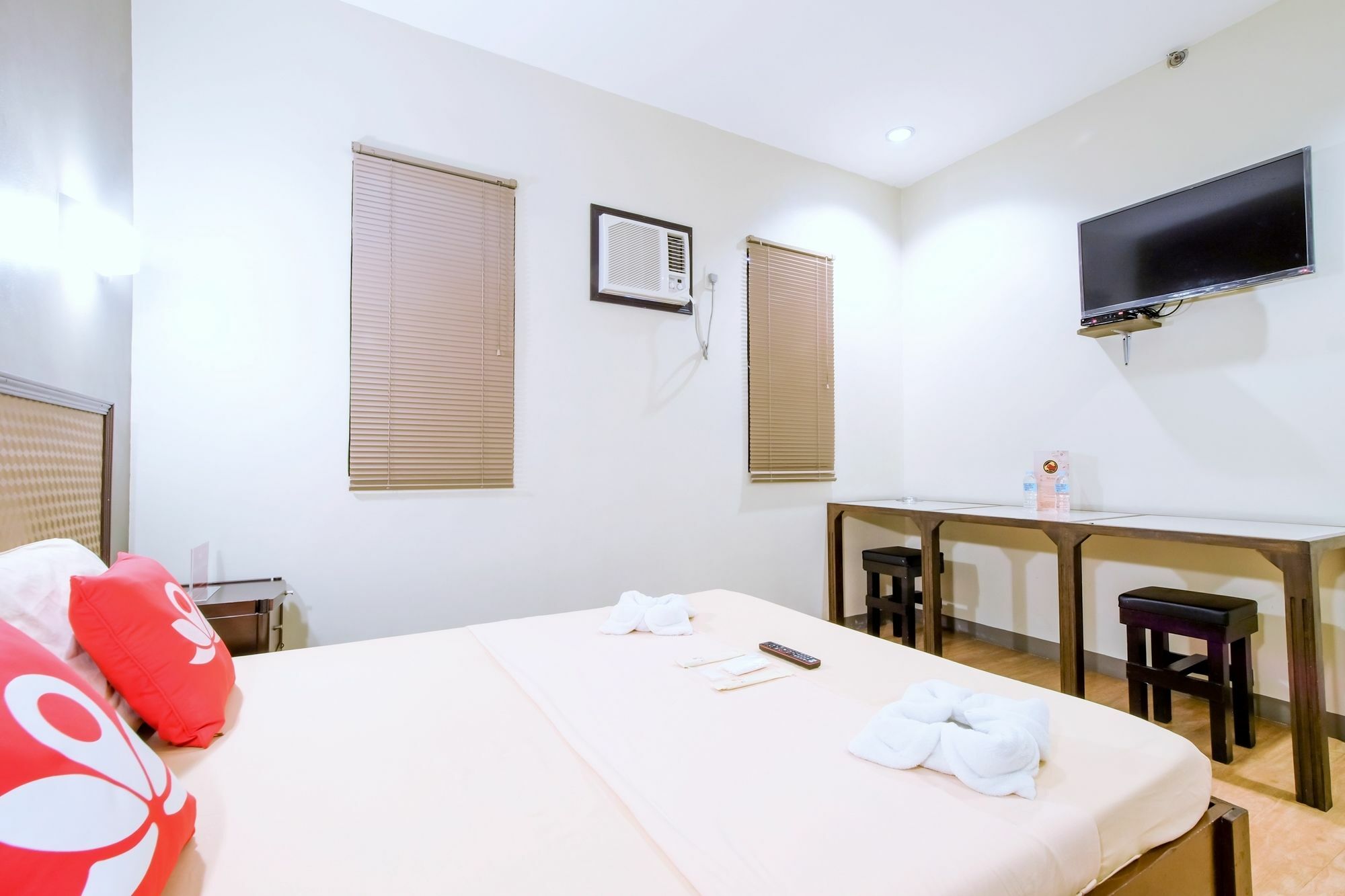 Zen Rooms Basic Aurora 파사이 외부 사진
