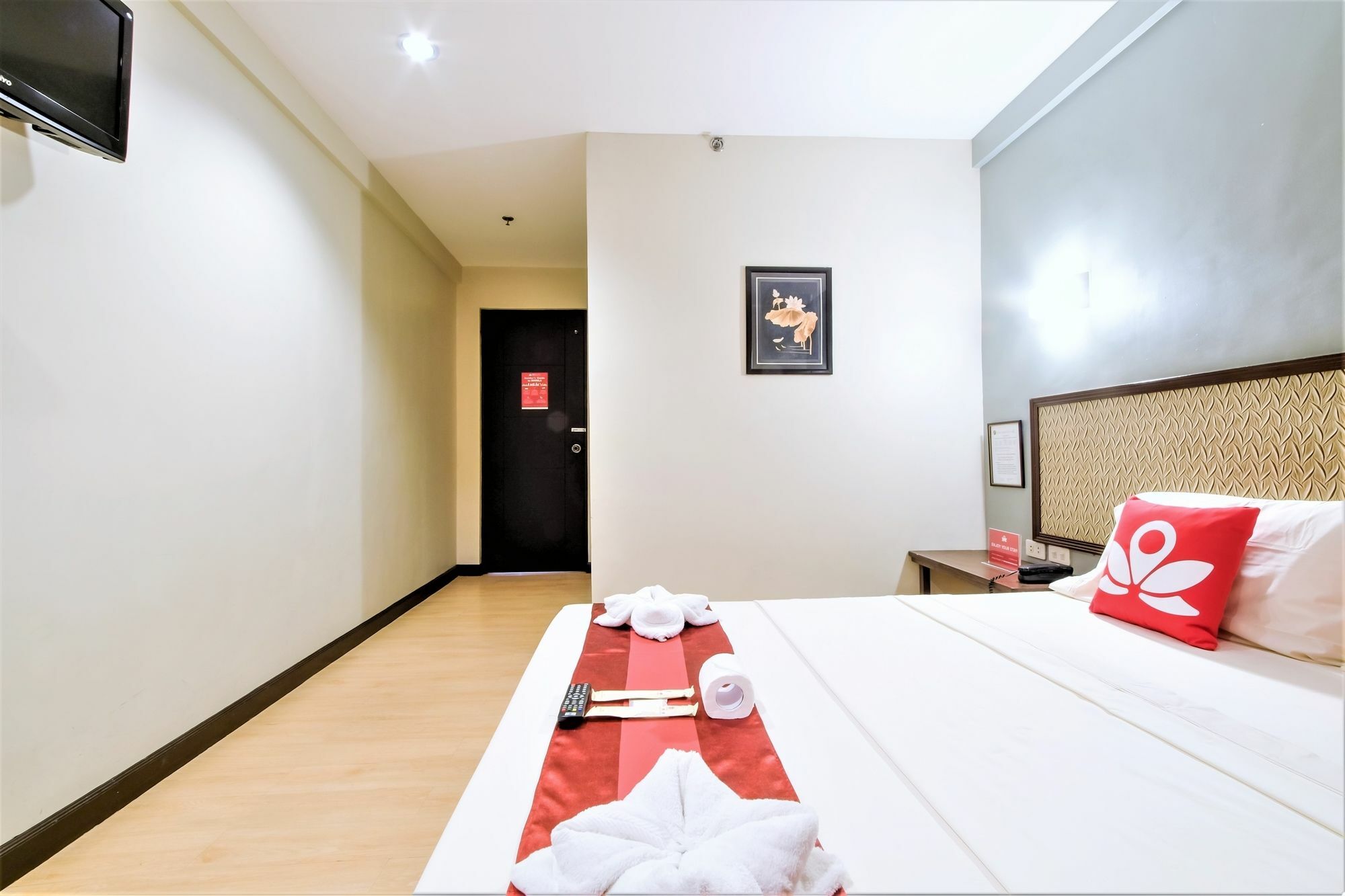 Zen Rooms Basic Aurora 파사이 외부 사진